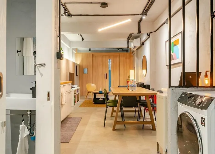 Rare Townhouse Perfect For Groups, 8 Mins To Train *