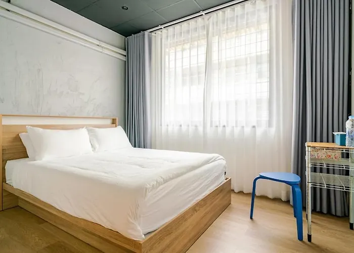Rare Townhouse Perfect For Groups, 8 Mins To Train Banguecoque