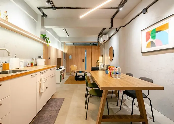 Rare Townhouse Perfect For Groups, 8 Mins To Train Casa de férias