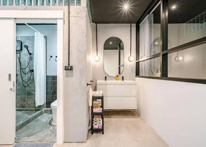 Rare Townhouse Perfect For Groups, 8 Mins To Train Casa de férias *